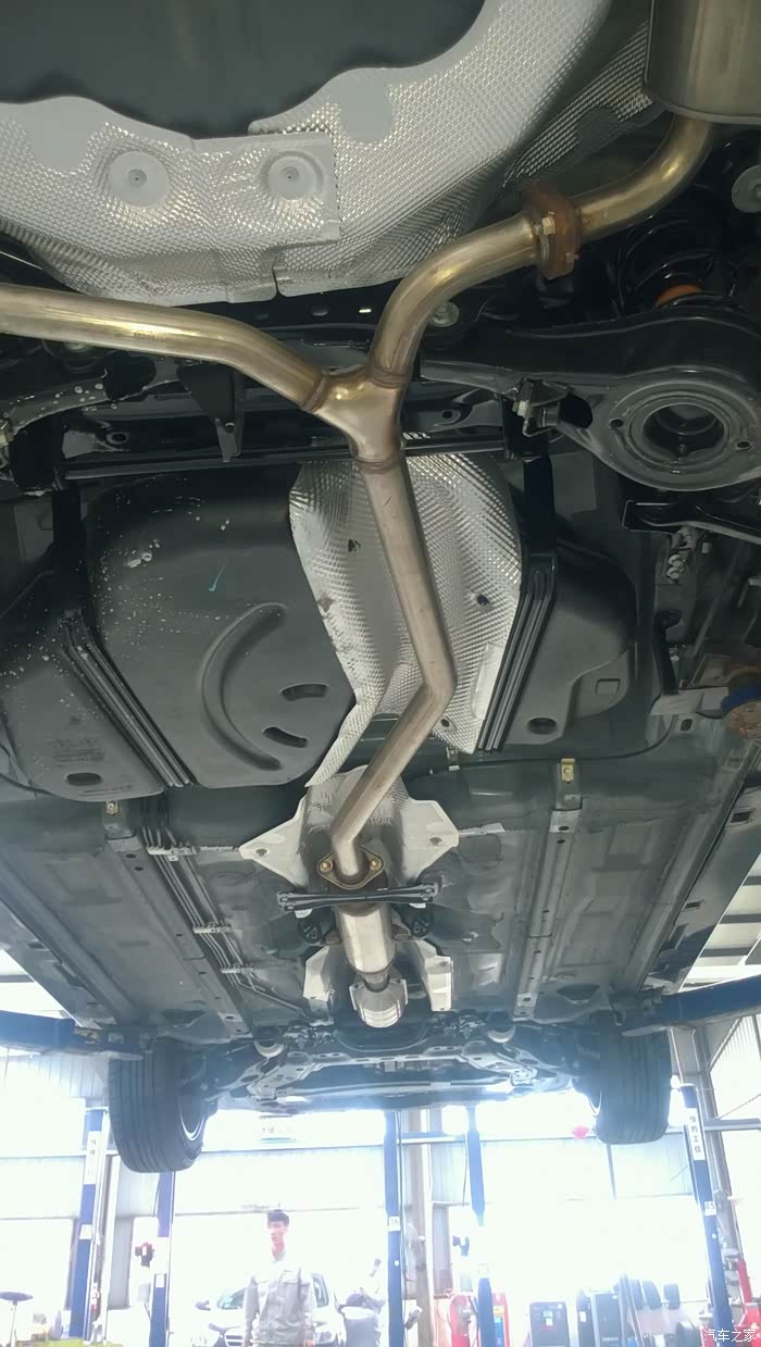 提车那天,在论坛跟大家学习的看看底盘(其实我啥都不懂)