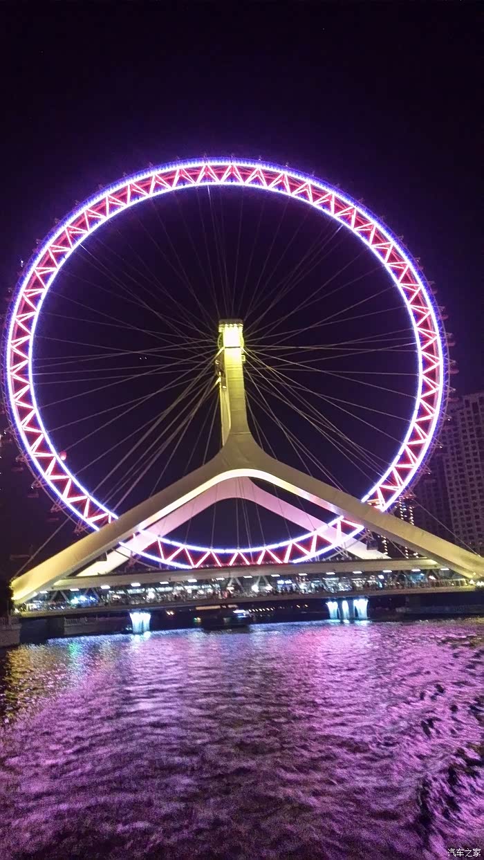 海河上的摩天轮.