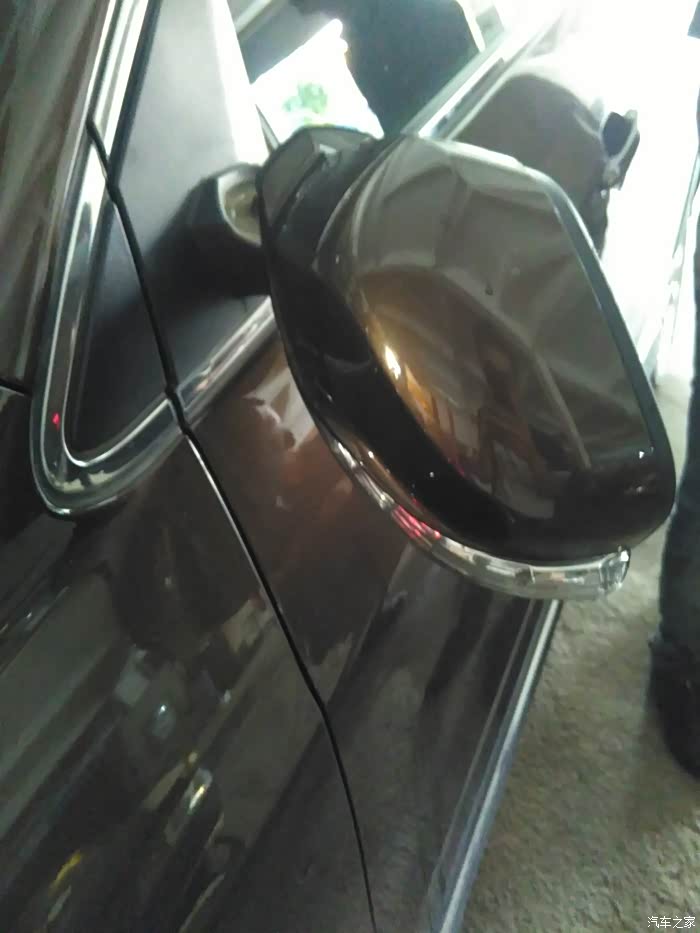后视镜被撞了,有没有朋友有的