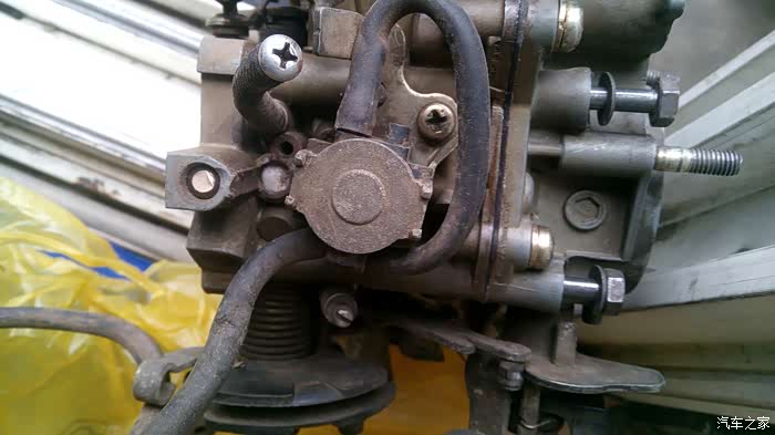 大家看看这个化油器混合比螺丝怎么回事