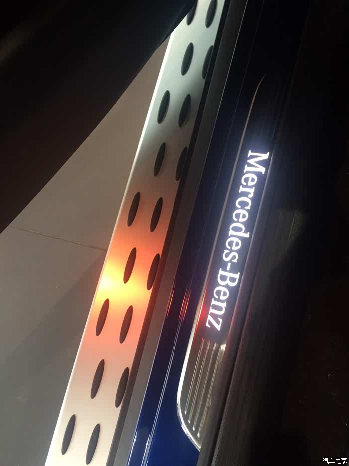 迎宾踏板的亮度,脚踏板上下车有点蹭裤腿,要是不带的话又感觉少点suv