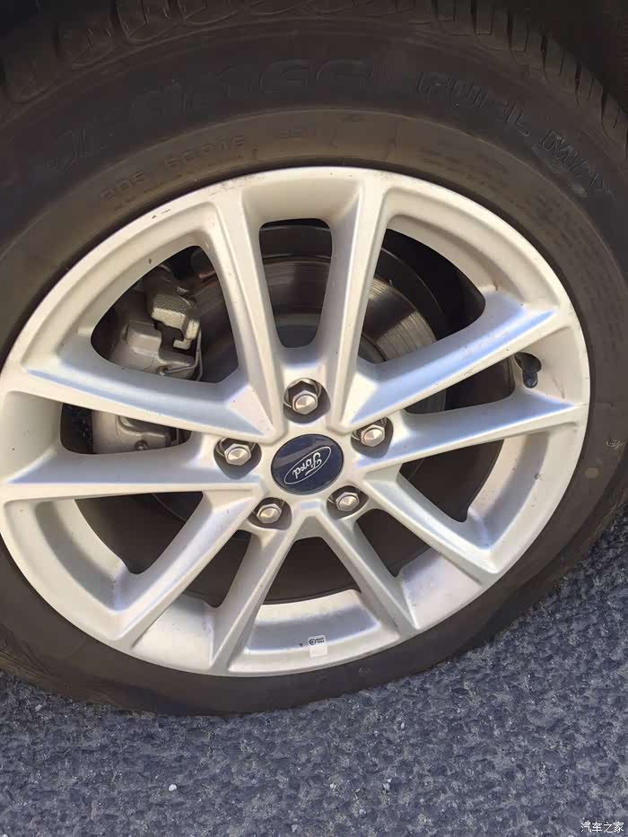 2015 新福克斯 1.6l 风尚自动 原装轮胎是什么尺寸