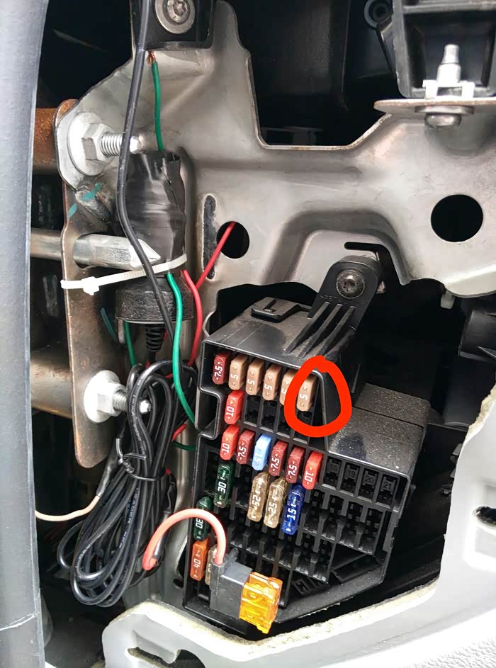 09款昊锐启动后钥匙回位就熄火,伴随仪表盘不自检,什么原因?