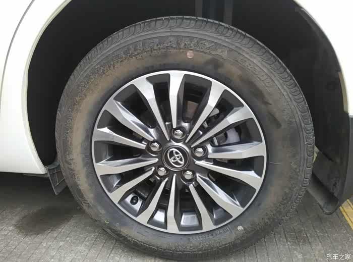 卡罗拉1.2t轮胎外侧变黄问题