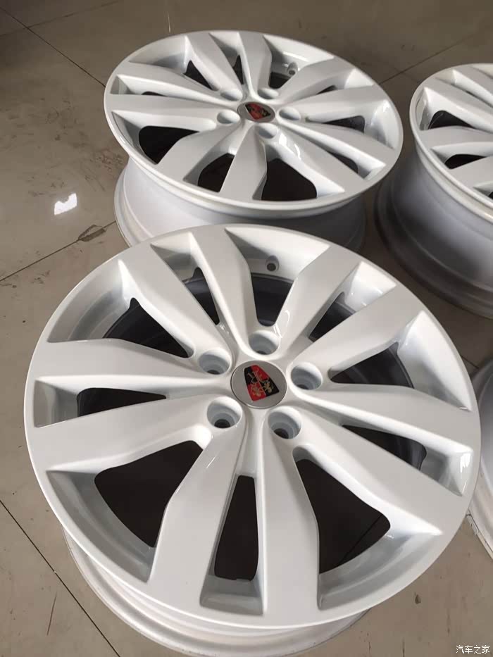 我的白色轮毂美美的