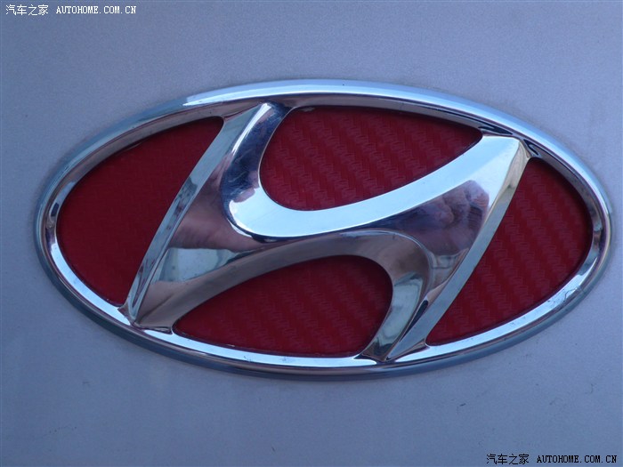 diy我的悦动现代车标贴碳纤纸加装音控后看起来真是巴适多了