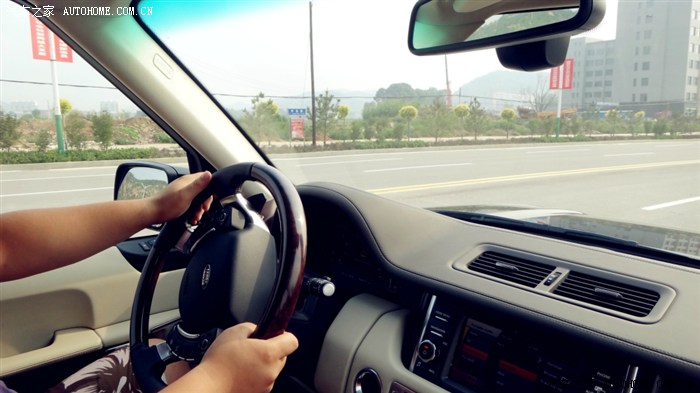 百张高清大图,2012款路虎揽胜行政版vogue silver详细作业归来!