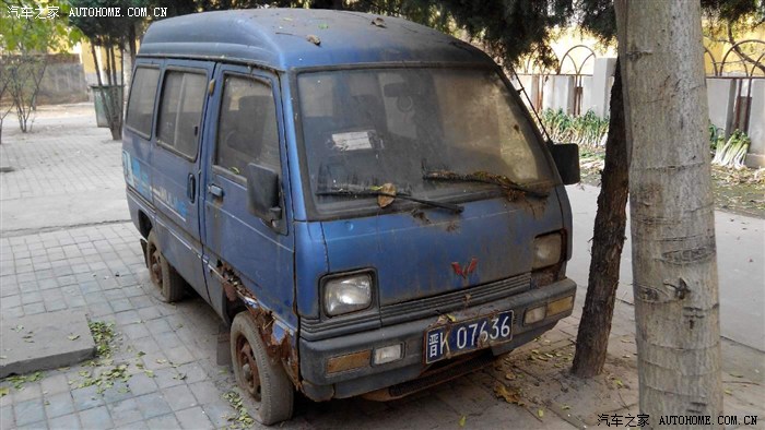 发现一辆被遗忘了很久的五菱兴旺