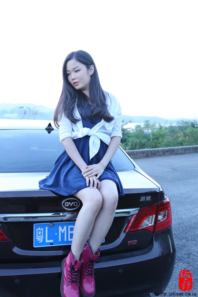 别人的媳妇做车模思锐与美女演绎的极致诱惑多图