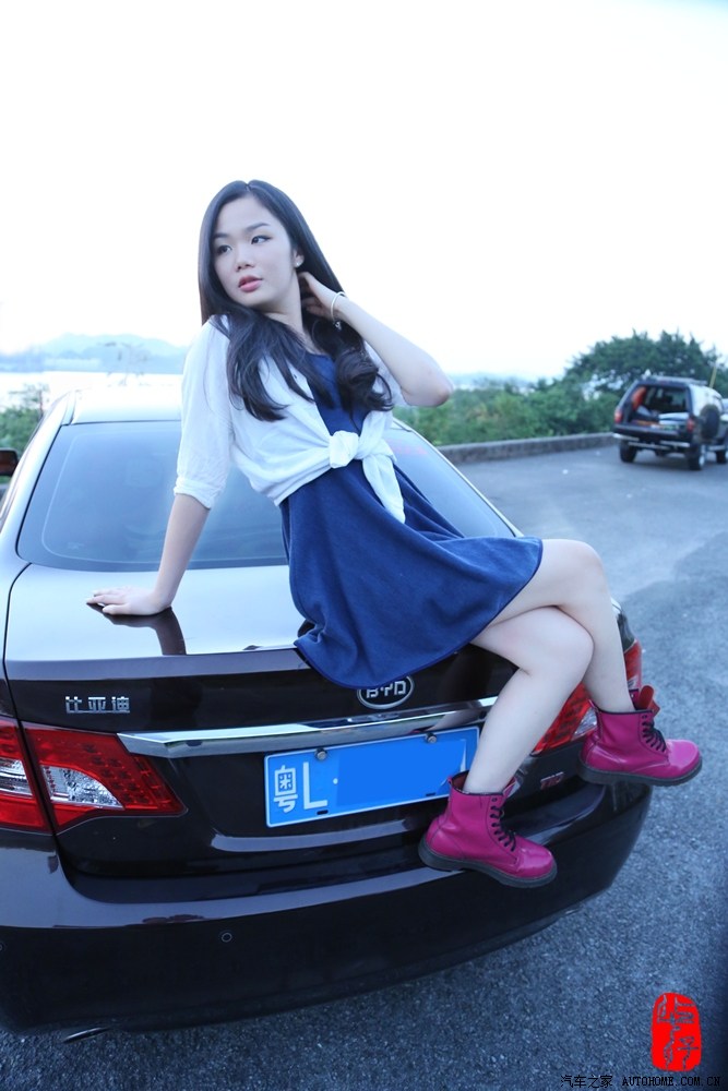 别人的媳妇做车模思锐与美女演绎的极致诱惑多图