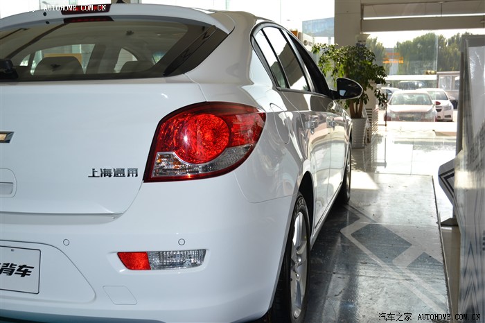 倒车雷达倒车灯特写.