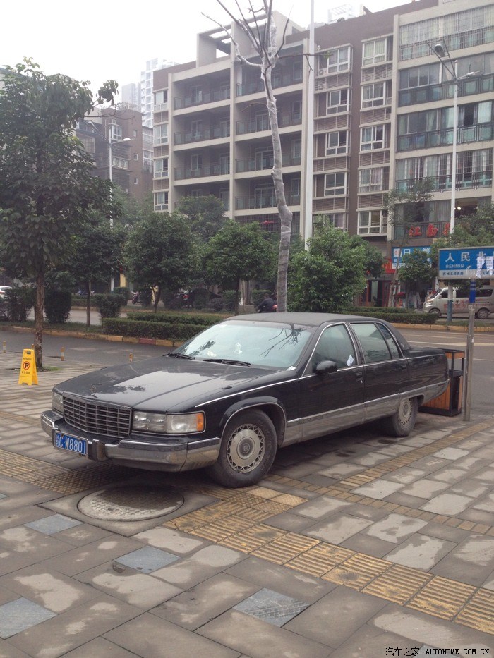 经典老车凯迪拉克fleetwood这是怀旧的节奏啊申精啊