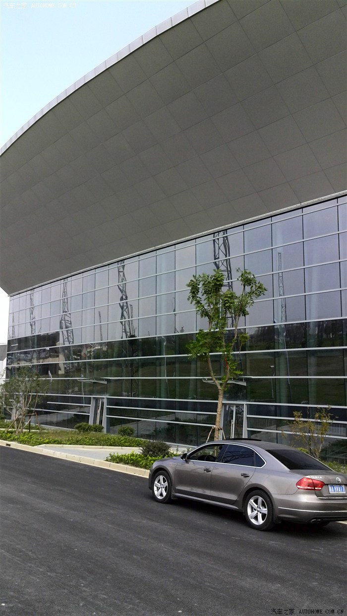 回到上海经商地,金山朱泾,唯一具现代感的建筑,体育馆