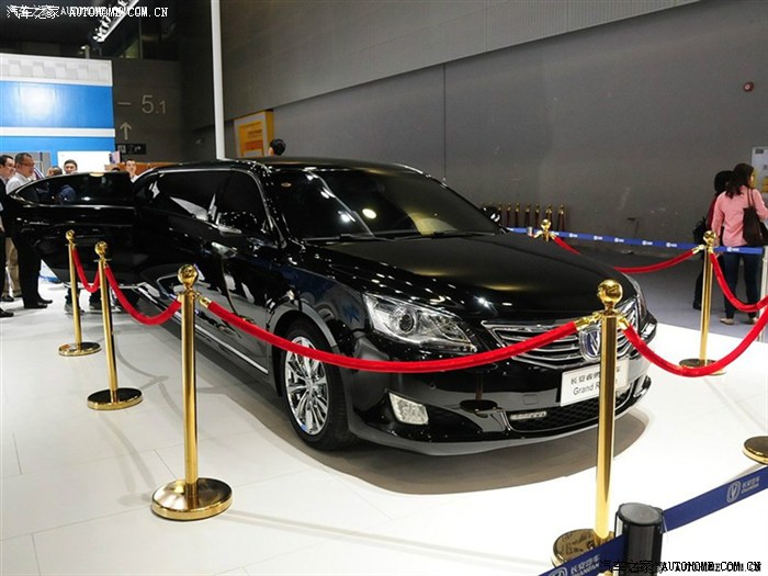 霸气侧漏的长安加长版的睿骋太尼玛牛逼了