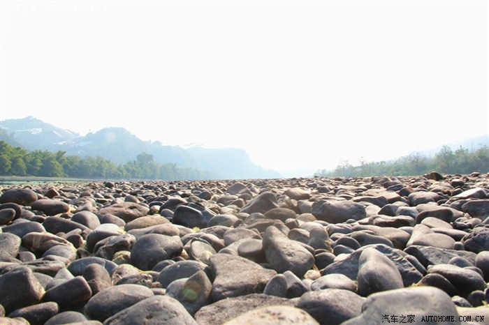 这片圆圆滚滚鹅卵石,在水时候,直沉积在水底.