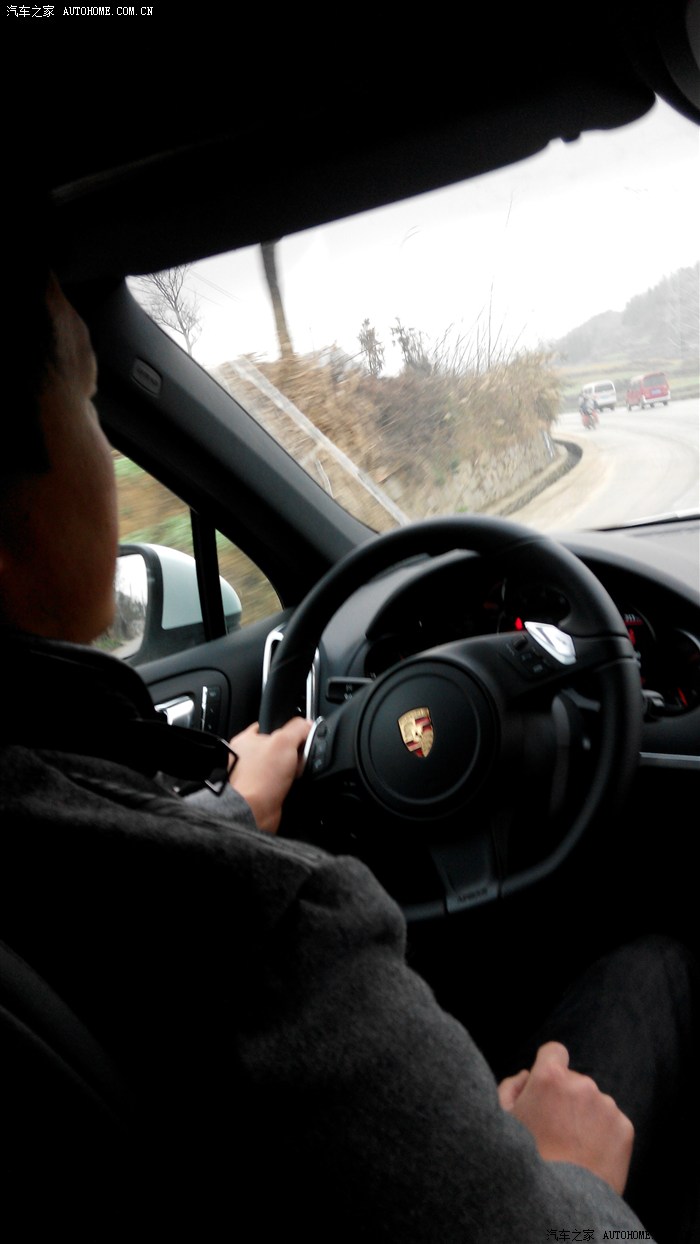 保时捷卡宴今天开了几十公里的乡村公路
