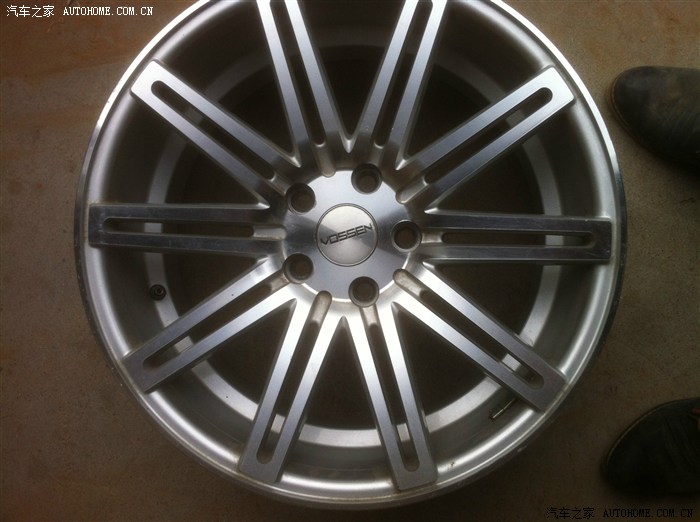 出售锐志专用的18寸轮毂一幅·····九成新.价格优惠