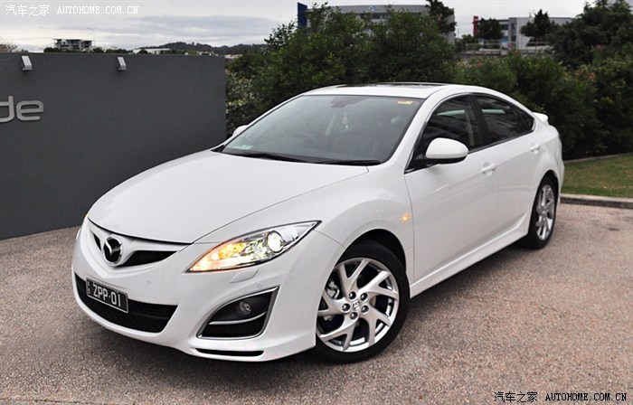 12款白色睿翼轿跑