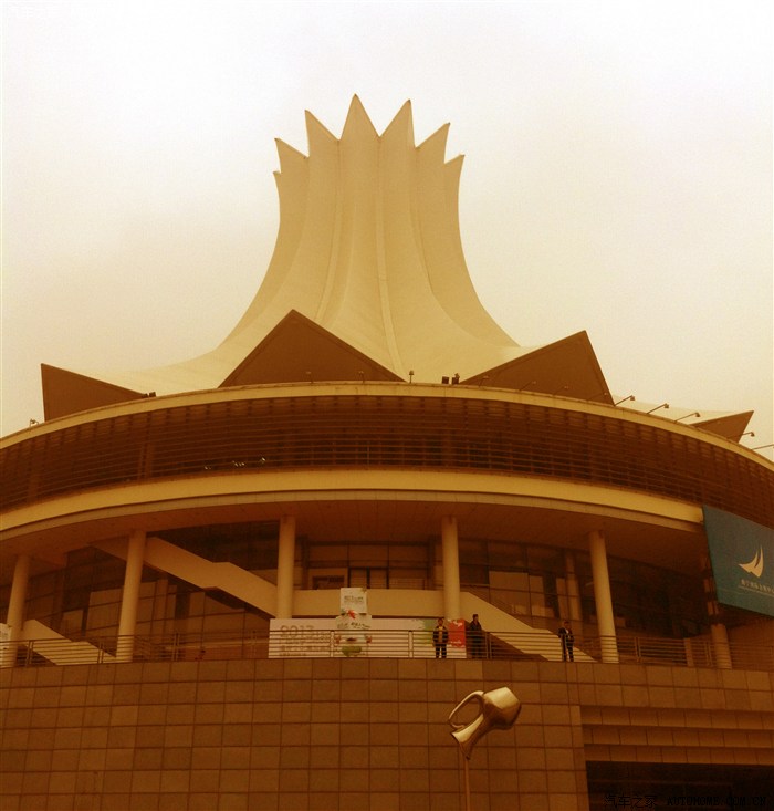 南宁会展中心有名朱槿花造型,呵呵