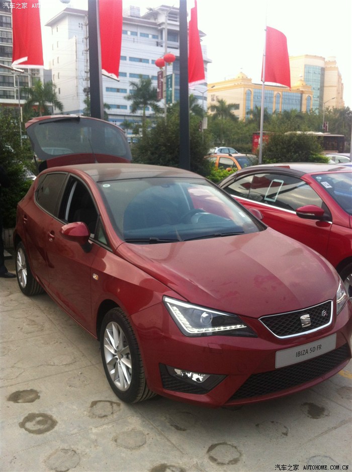 昨天去4s店拿车看到的:13款西雅特伊比萨1.4t双增压版本
