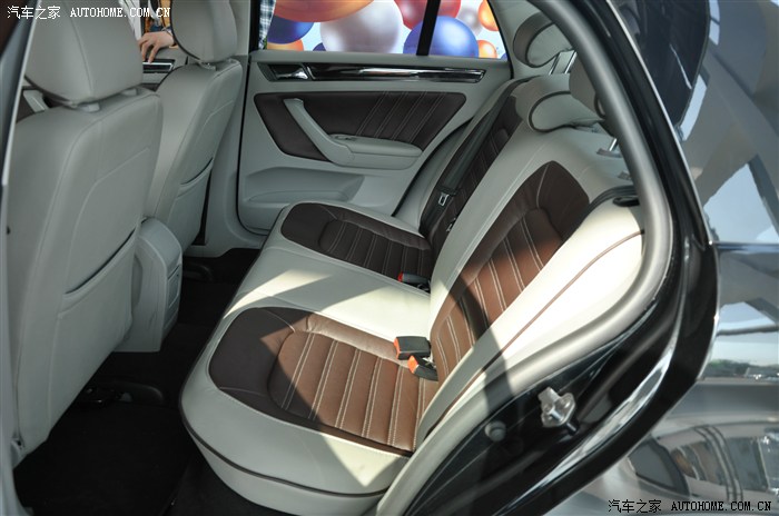 新宝来改装案例展示!深棕配米白!【南京至尊真皮座椅】