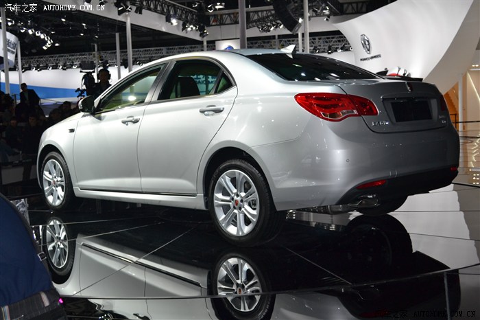 【图】2013年 上海车展 传说中的美女近在咫尺啊(新款550)_荣威550