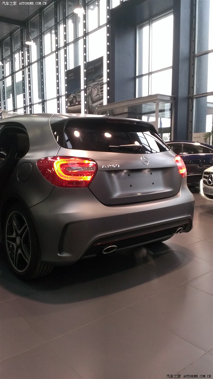 和a200一样,也是双边的排气,不过这明显比a200更加运动