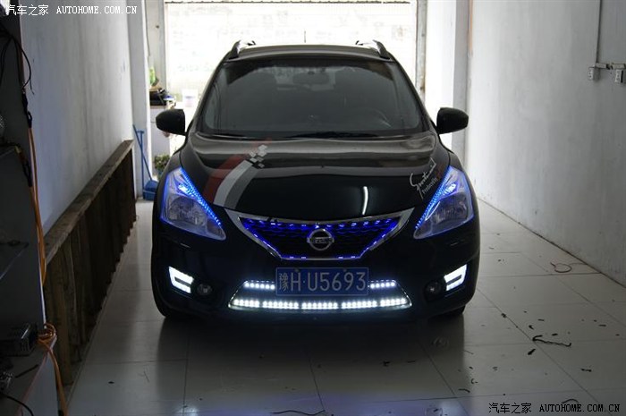 黑色达达车灯美容