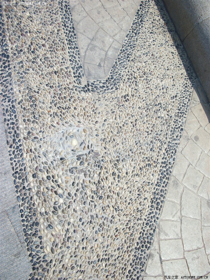 光脚踩在卵石太棒,按摩脚,天然养生