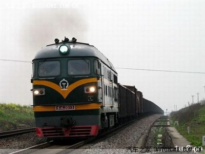 这个df4b型货运机车墨绿色涂装外号武警