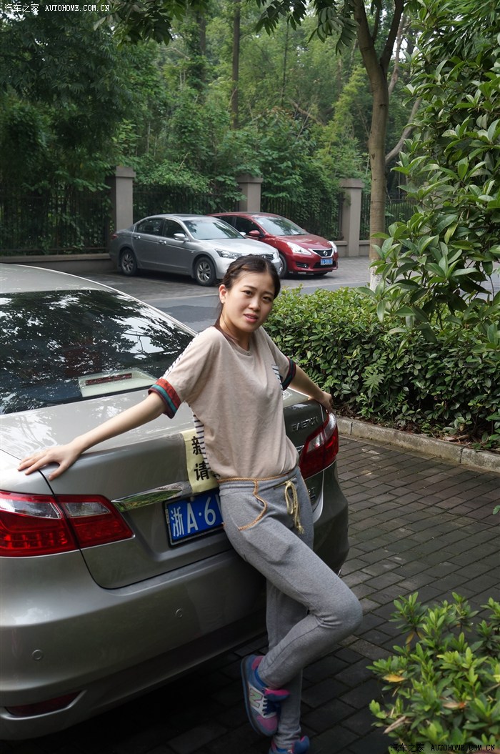 为了睿骋豁出去了真人实拍杭州90后清新美女提车作业