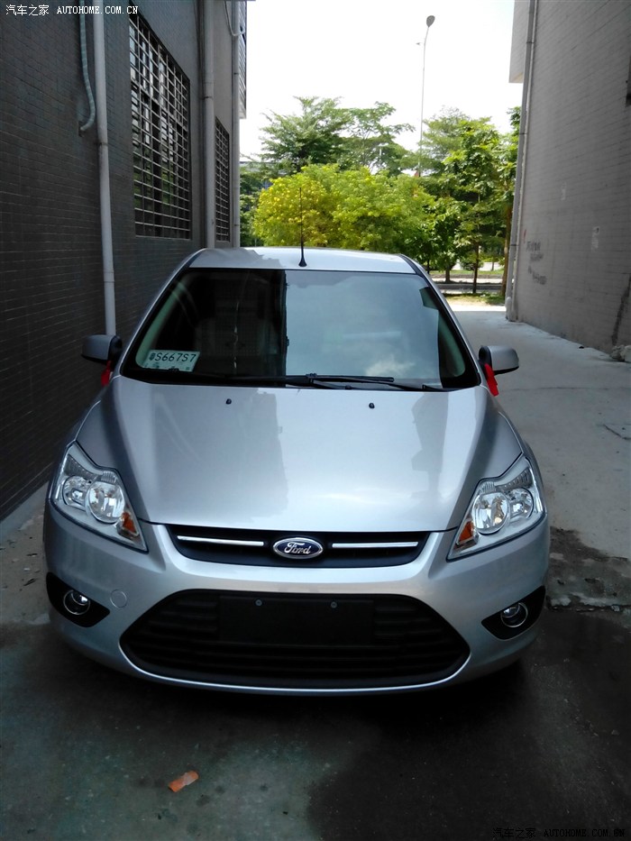 经典福克斯18mt银色三厢基本型提车图片