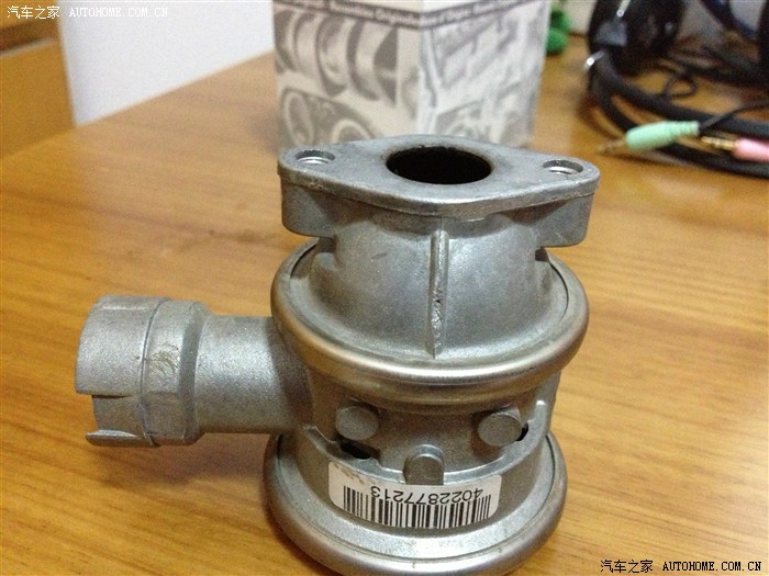 大众宝来进气阀更换图片作业解决发动机故障灯常亮问题