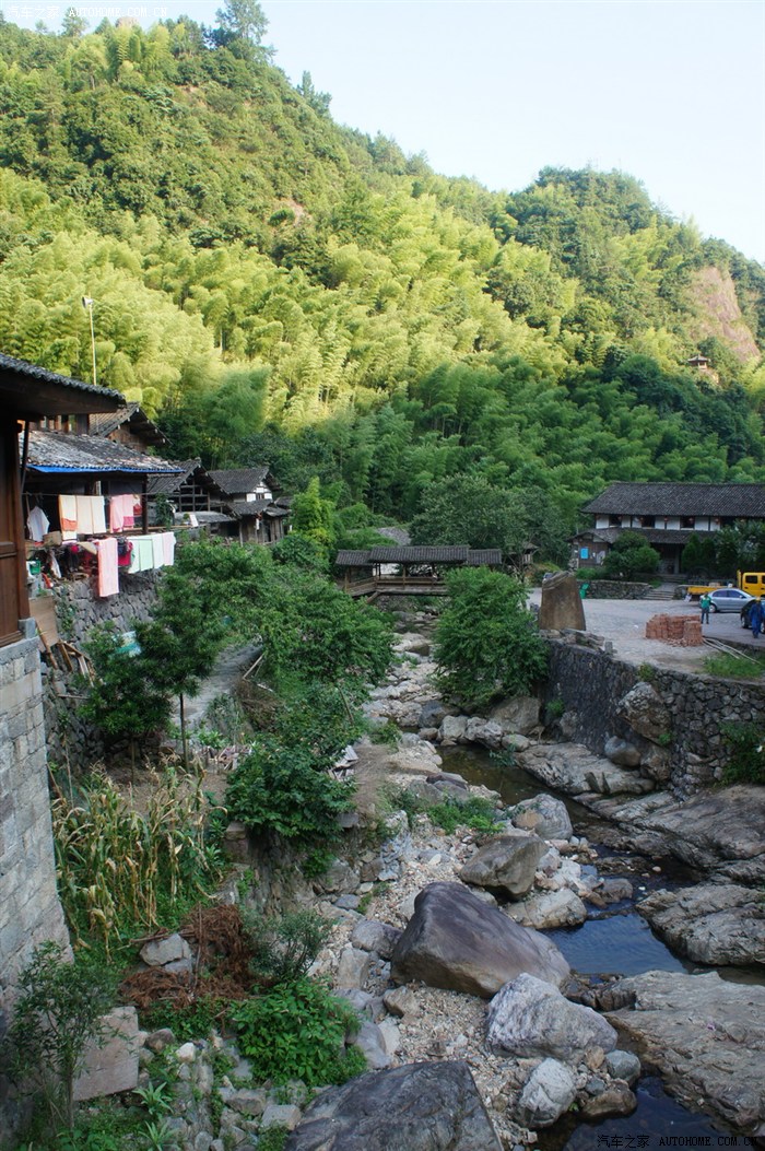 跑到村尾,看村头.