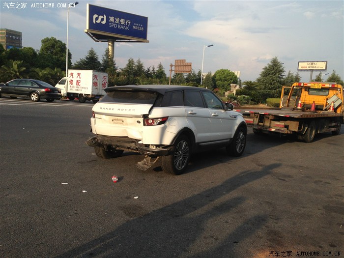 我的小科追尾路虎了!