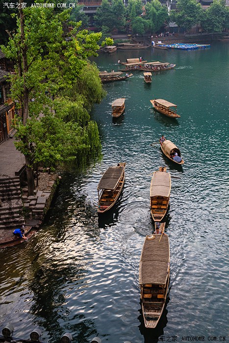 张家界之旅凤凰古城沱江泛舟