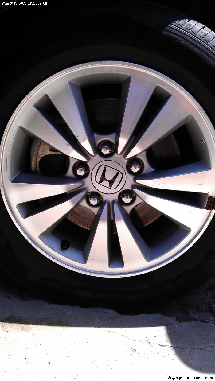 再出一套八代雅阁原车轮毂和轮胎1200元已经出了