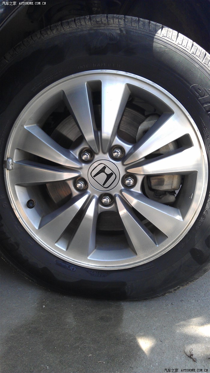 再出一套八代雅阁原车轮毂和轮胎1200元已经出了