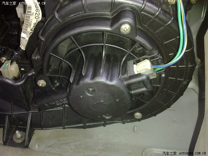老款浪迪自行更换鼓风机准确来讲是把阳光版的改装在老款上