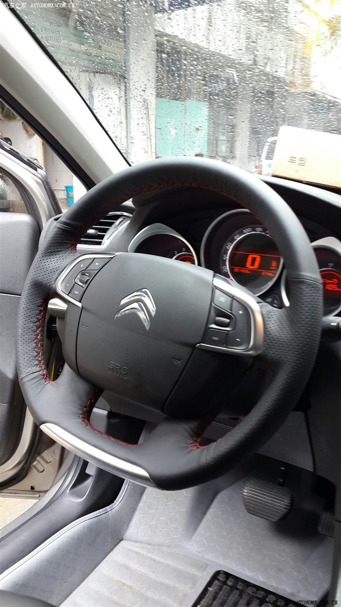 手缝方向盘,现在摸起来舒服多了.