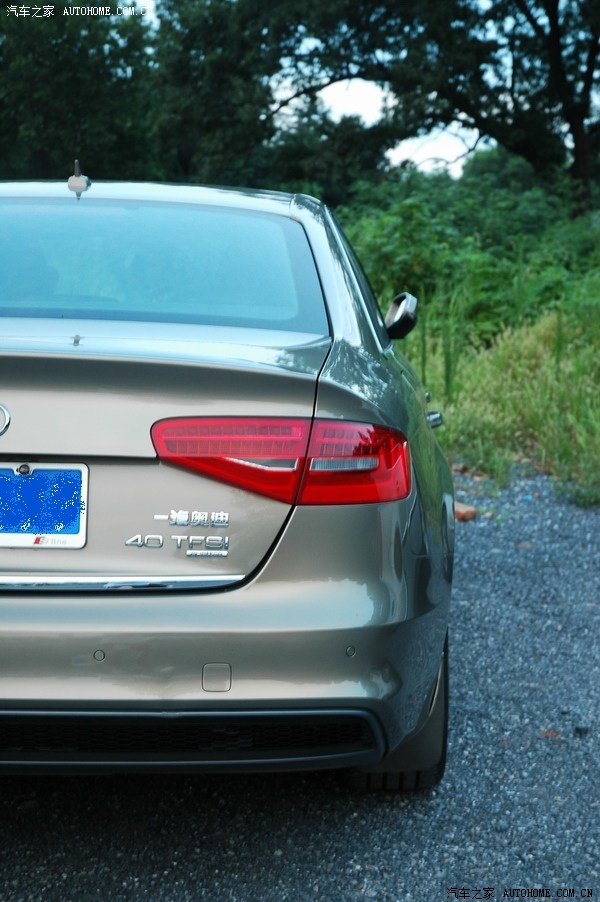 请教奥迪a4l达喀尔金色好看不?