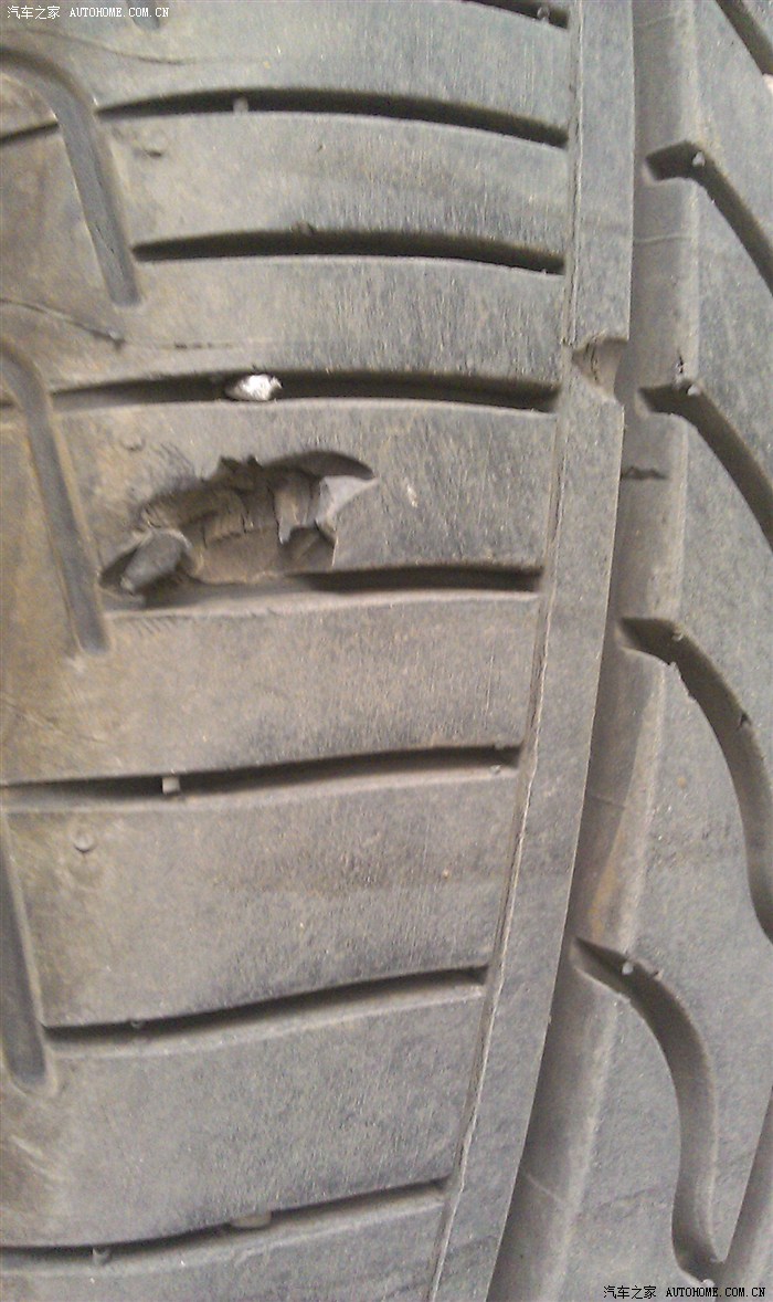 求助我的轮胎掉了一小块该怎么办