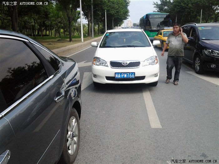 右後被變道的車撞了應該如何確認責任