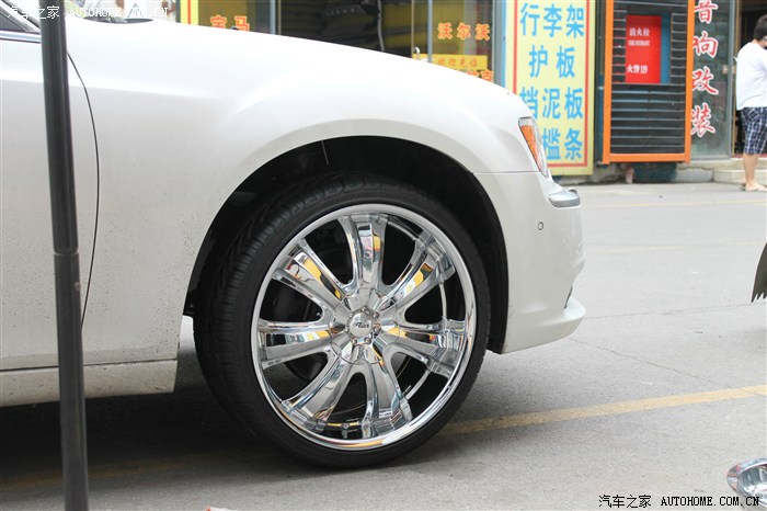 【独家发布】克莱斯勒300c 22寸电镀vip轮毂改装作业 海图!
