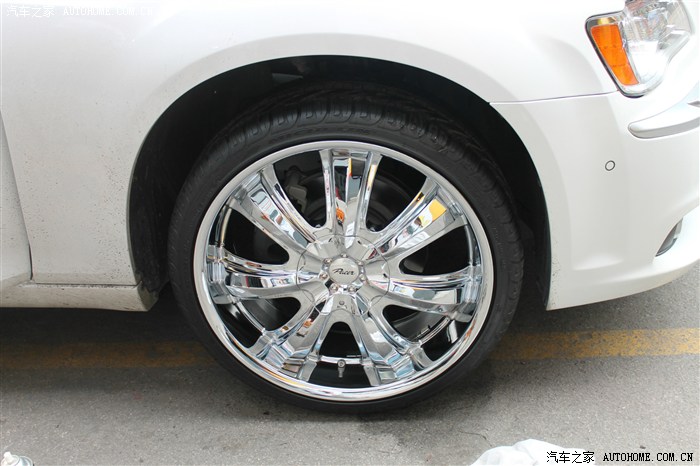 【独家发布】克莱斯勒300c 22寸电镀vip轮毂改装作业 海图!