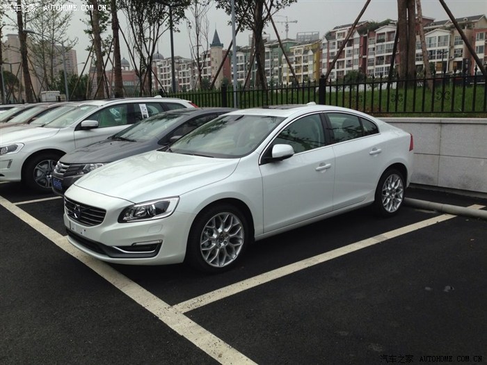 水晶白珍珠漆实车,确实有色差_沃尔沃s60/s60l/v60论坛_汽车之家论坛
