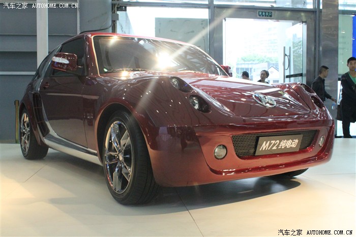 成都车展上的野马纯电动m72