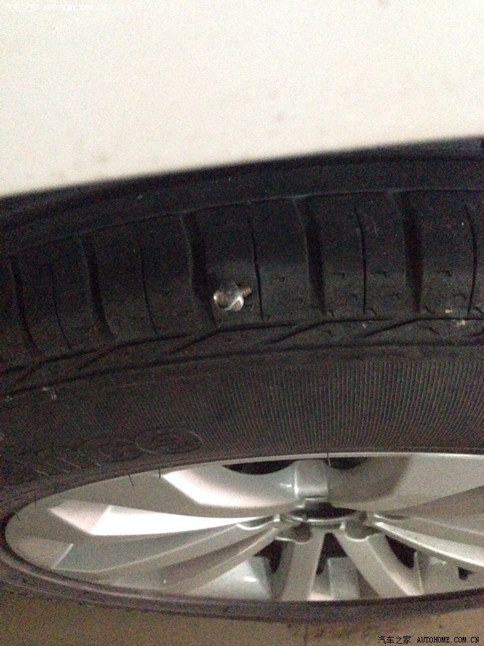 回复: 53 奥迪q5/q5l论坛 【复活】轮胎被插了一根这么长的钉子