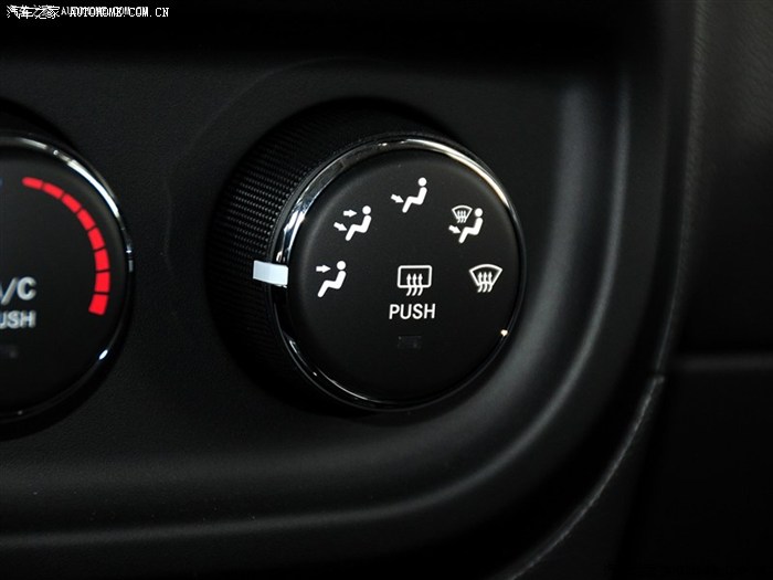 后视镜加热开关在哪