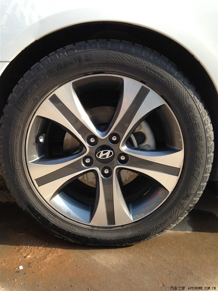 略显奢华朗动18高配17寸轮毂上身